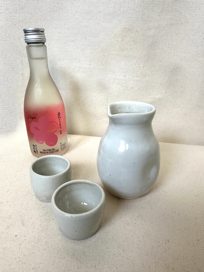 Glossy White Sake Set